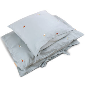 Baby sengetøj GOTS (70x100 cm)  Broderet Cool Summer  Pearl Blue - Filibabba