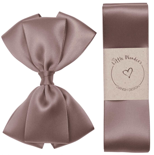 Little-Wonders-Daabsbaand-August-Silke-Satin-Chokolade Little Wonders Dåbsbånd August Silke Satin Chokolade - Little Wonders