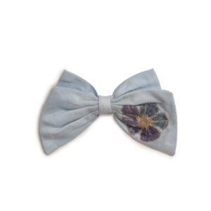 Vibe hårsløjfe med broderede blomster  Kentucky Blue - Onesize - Hanevild